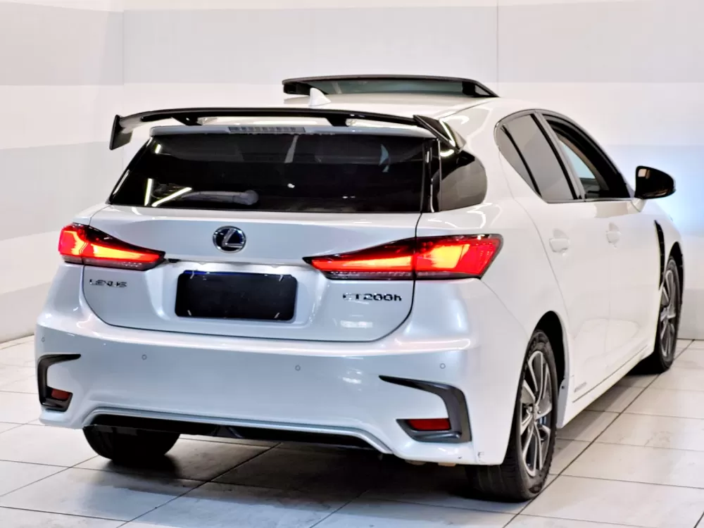 Lexus CT200h