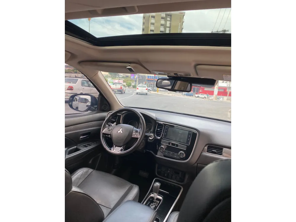 Mitsubishi OUTLANDER