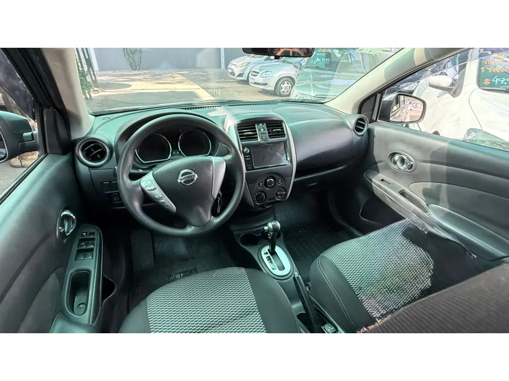 Nissan VERSA