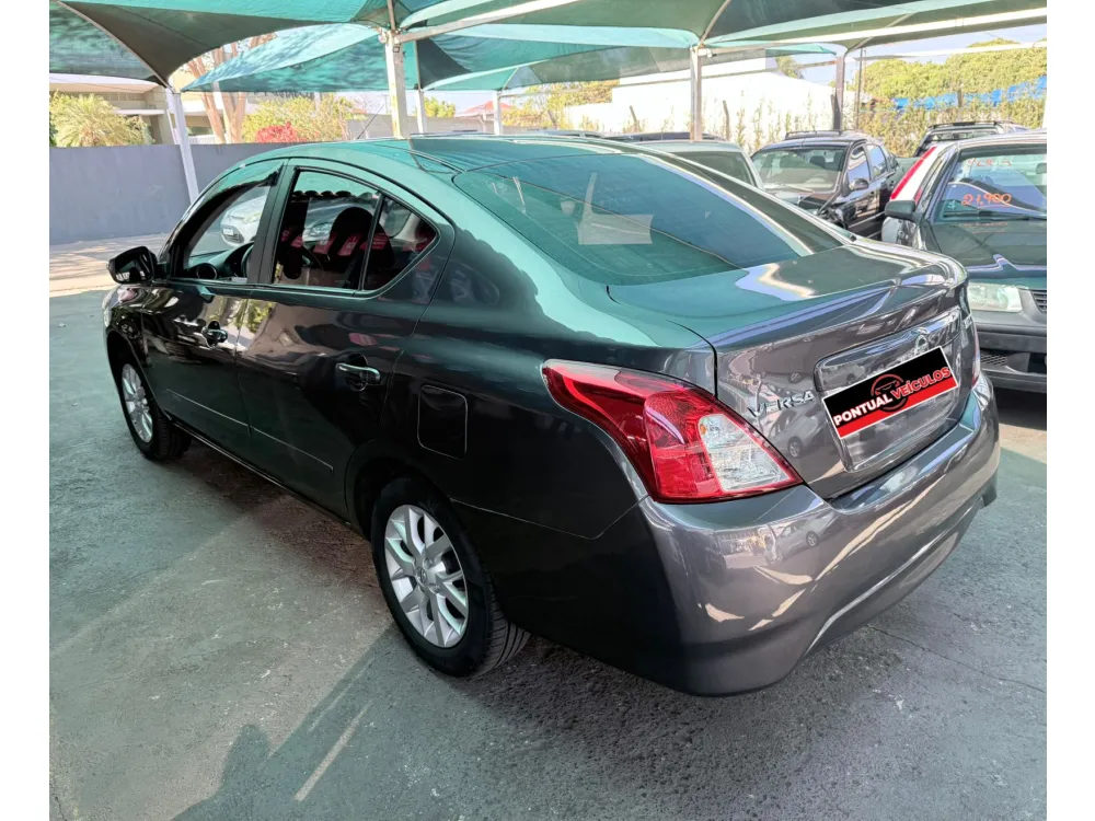 Nissan VERSA