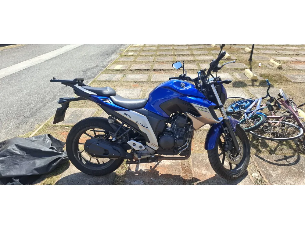 YAMAHA FZ25