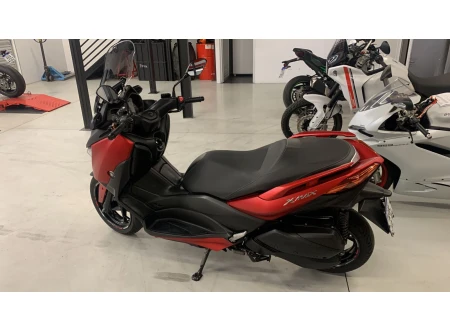 YAMAHA XMAX