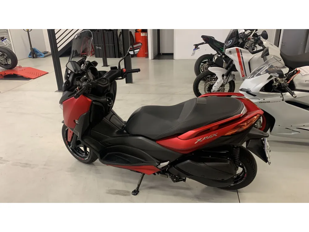 YAMAHA XMAX