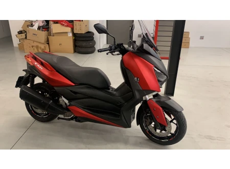 YAMAHA XMAX