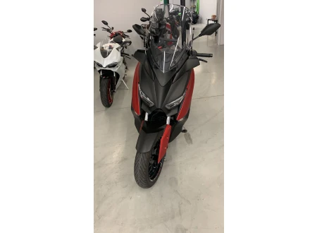 YAMAHA XMAX