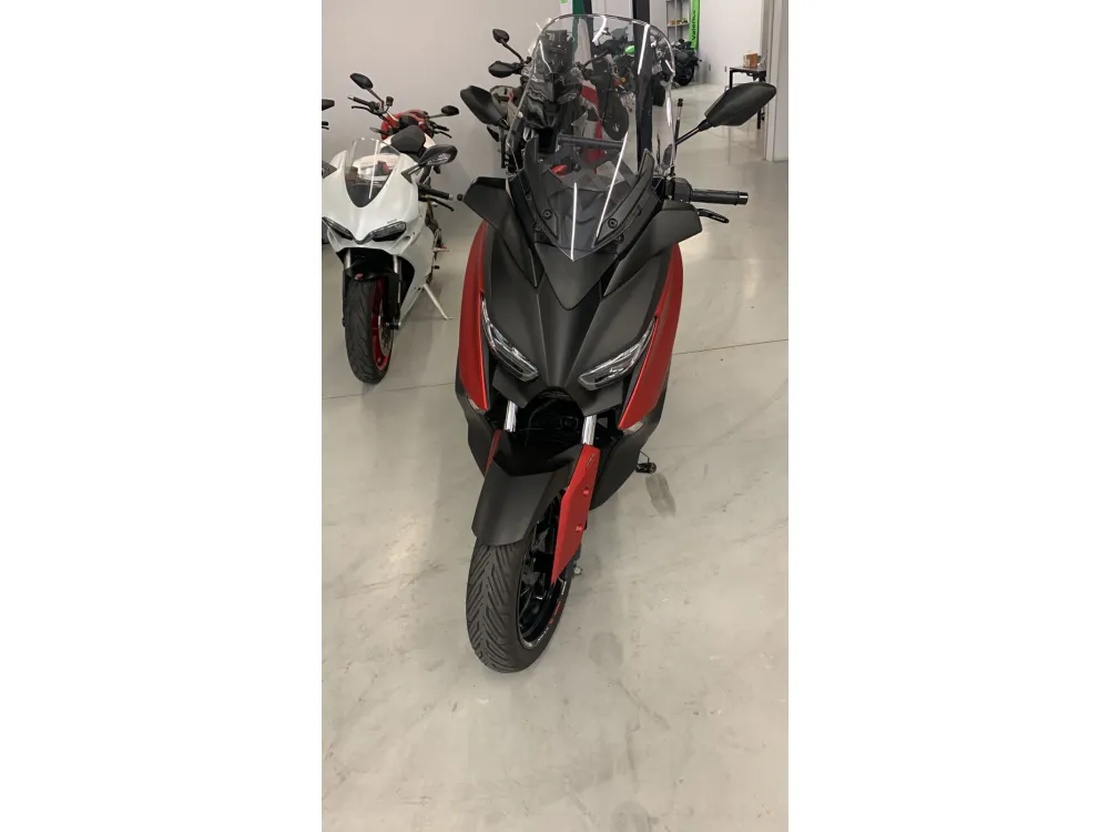 YAMAHA XMAX