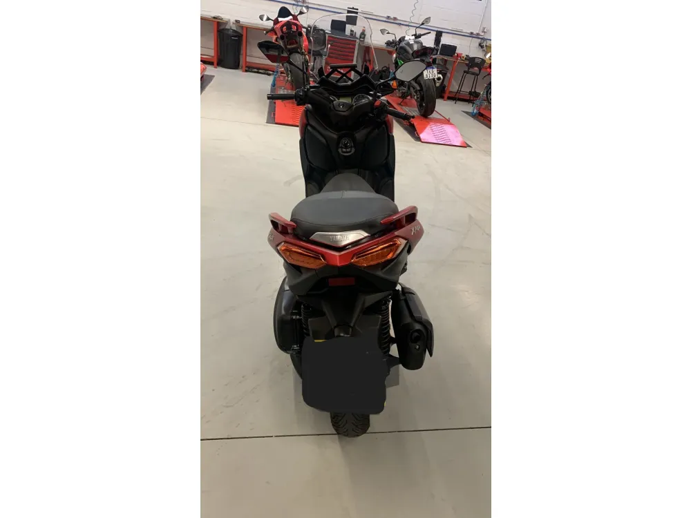 YAMAHA XMAX