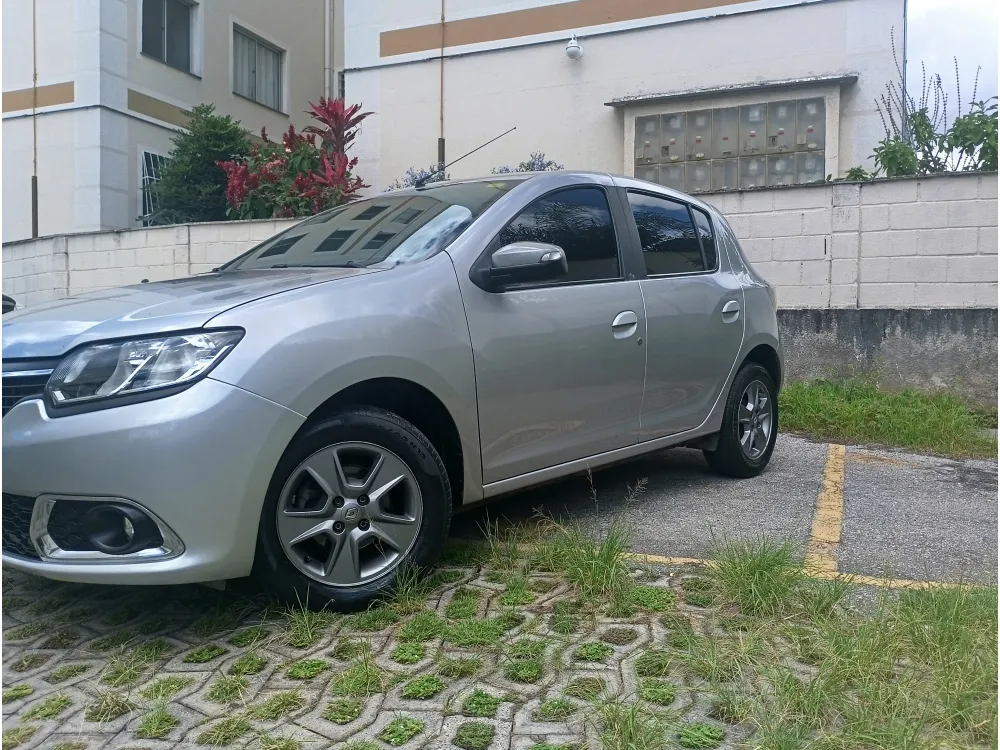 Renault SANDERO