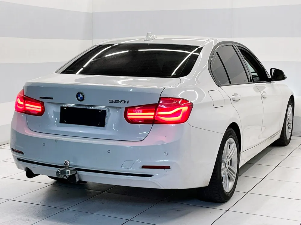 BMW 320i
