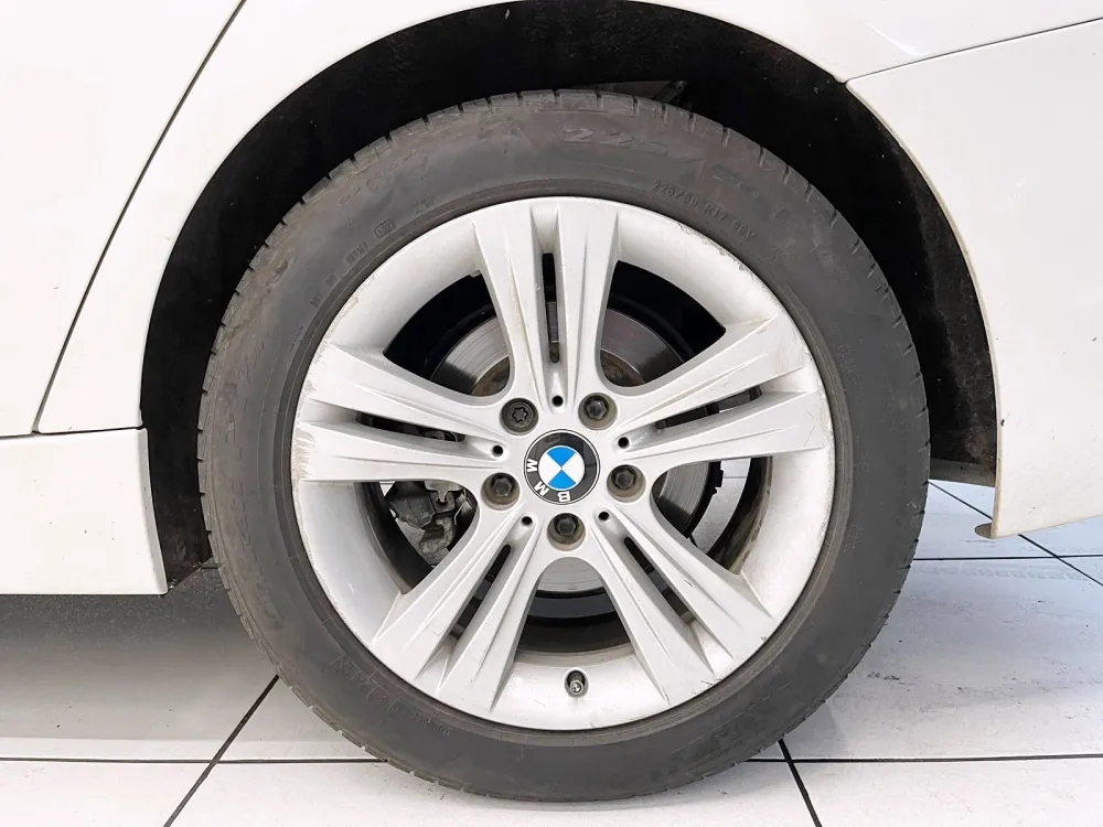 BMW 320i