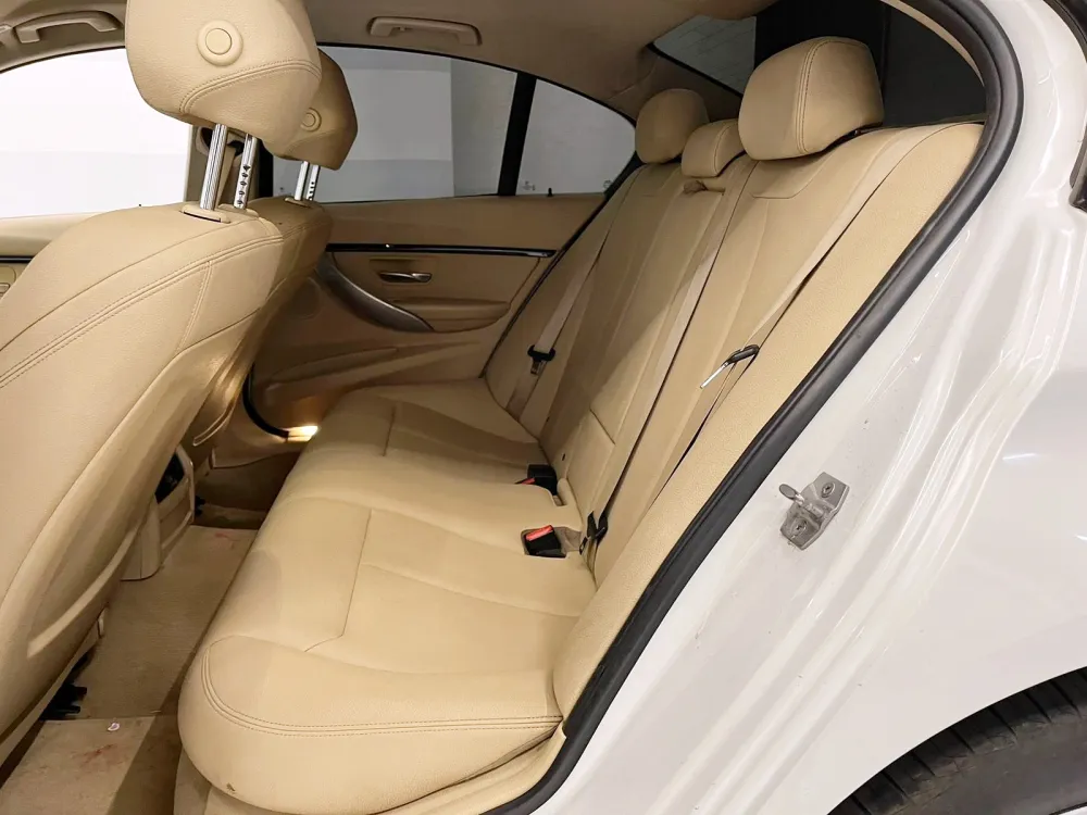 BMW 320i