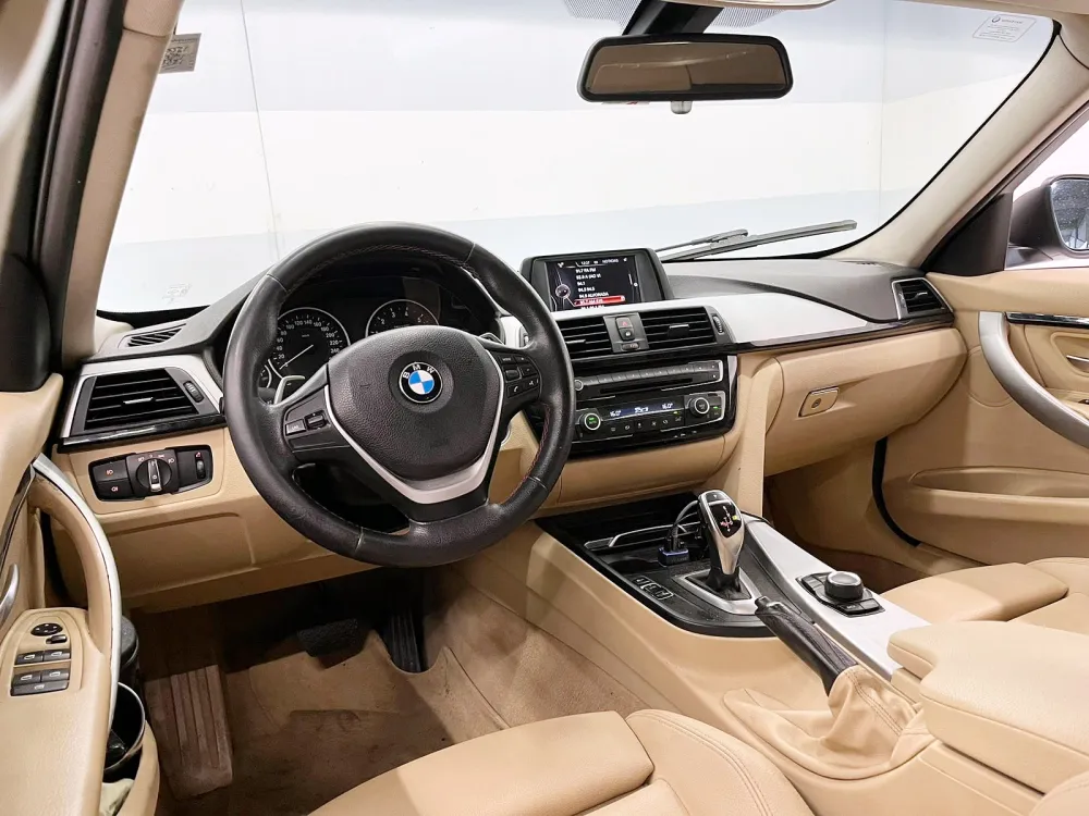 BMW 320i
