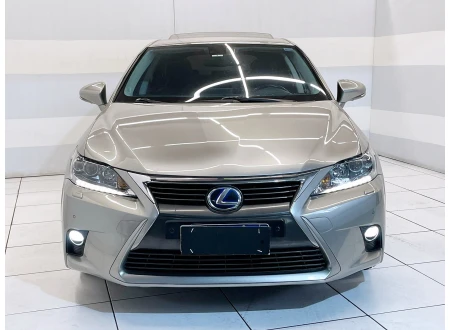 Lexus CT200h