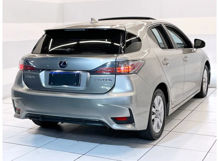Lexus CT200h