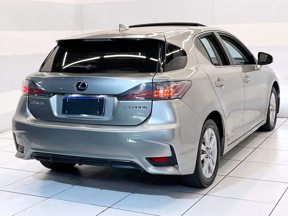 Lexus CT200h
