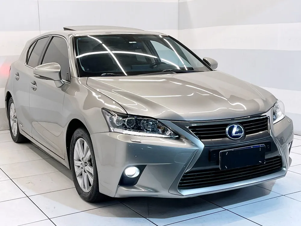 Lexus CT200h