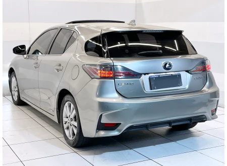 Lexus CT200h
