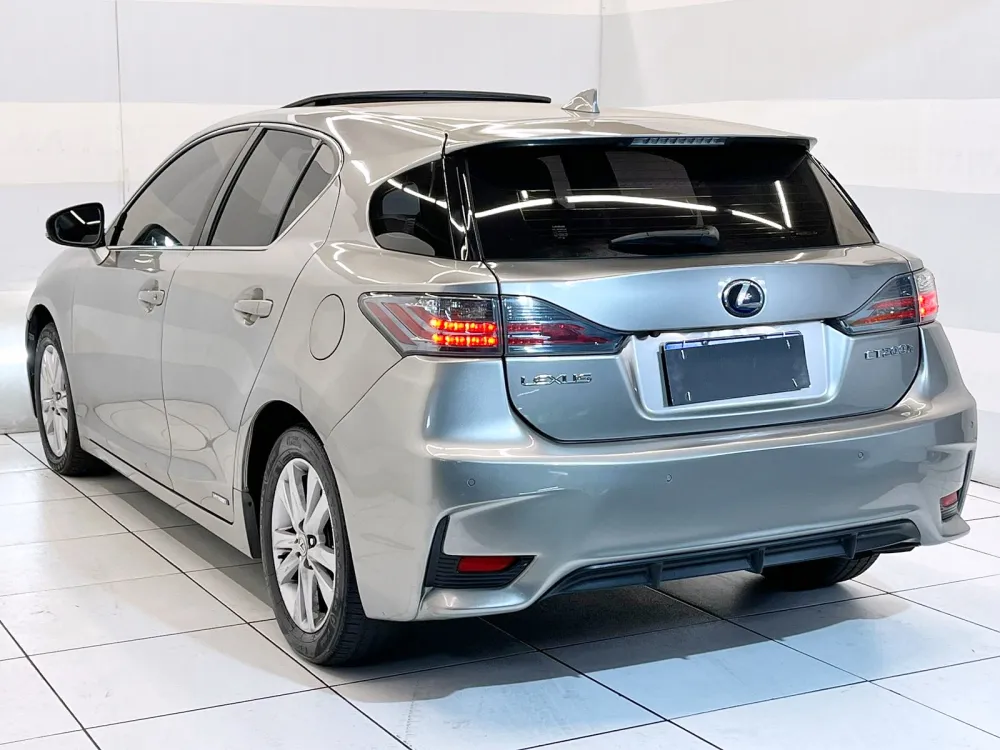 Lexus CT200h