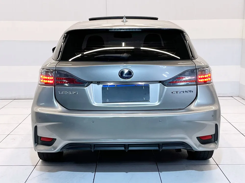 Lexus CT200h
